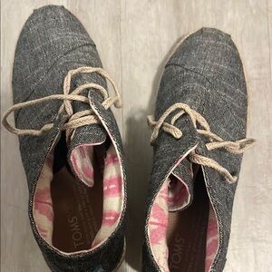 Toms Gray Espadrilles Casual Comfort. Hardly worn, like new condition.